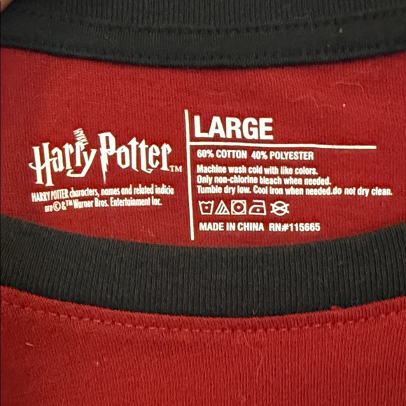 Warner Bros. Harry Potter “Hogwarts Alumni” Red and Black Tee - Picture 2 of 4